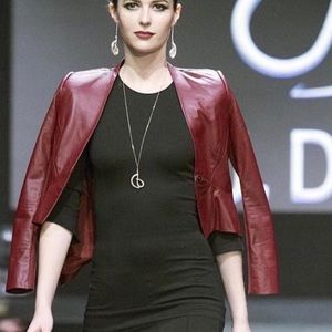 Beautiful leather cropped jacket. Very flattering!!